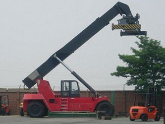 Reach Stacker